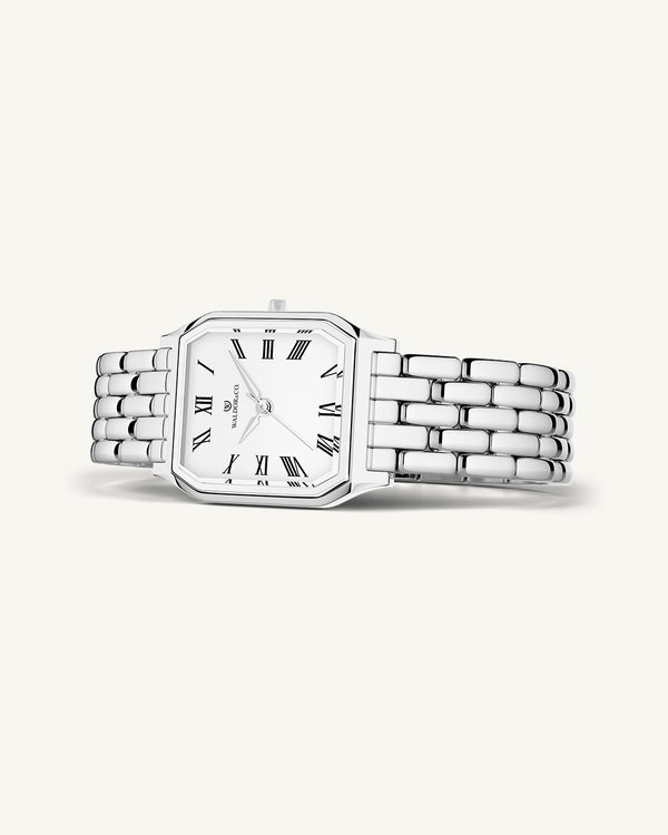 En fyrkantig damklocka i silver från WALDOR & CO. med vit Diamond Cut Sapphire Crystal glass urtavla. Seiko urverk. Modellen är Eternal 22 Bellagio.