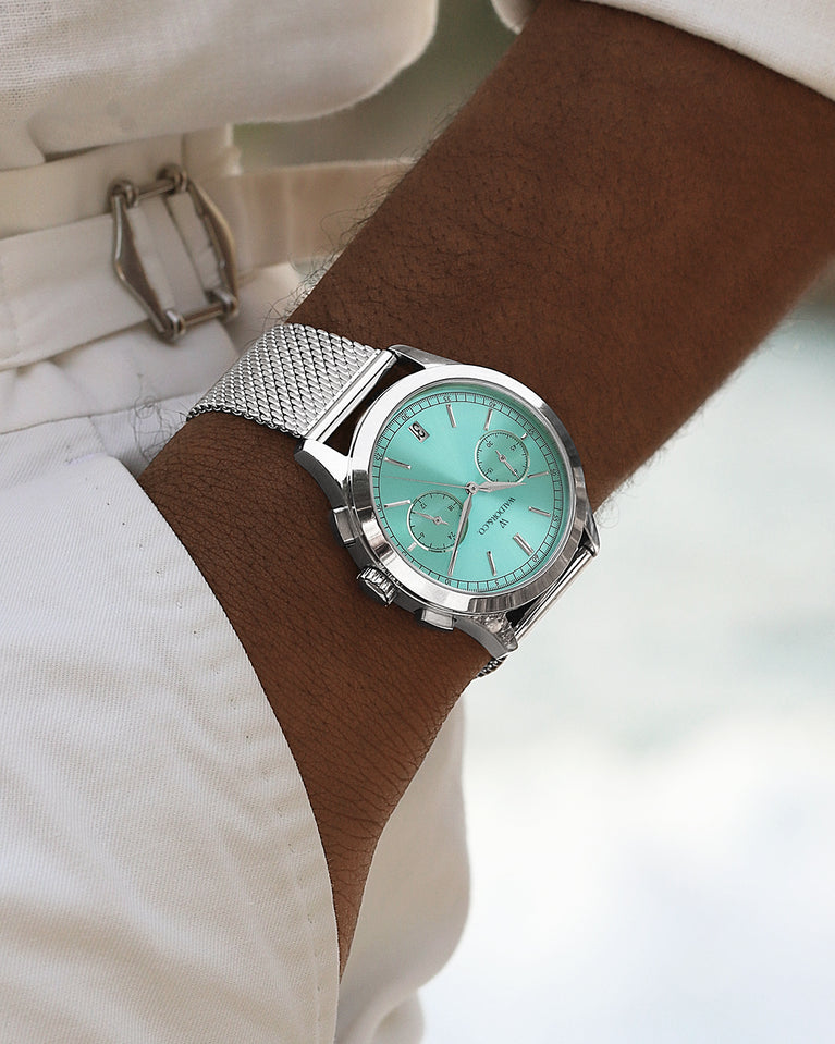 A round mens watch in rhodium-plated silver from Waldor & Co. with turquoise sunray dial and a second hand. Seiko movement. The model is Chrono 39 Sardinia 39mm.