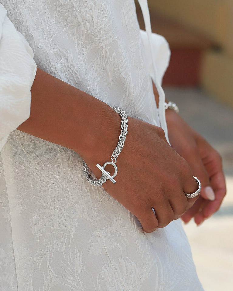 T-bar Chain Bracelet in Sterling Silver plated-316L stainless steel from Waldor & Co. The model is Avant Chain Polished.