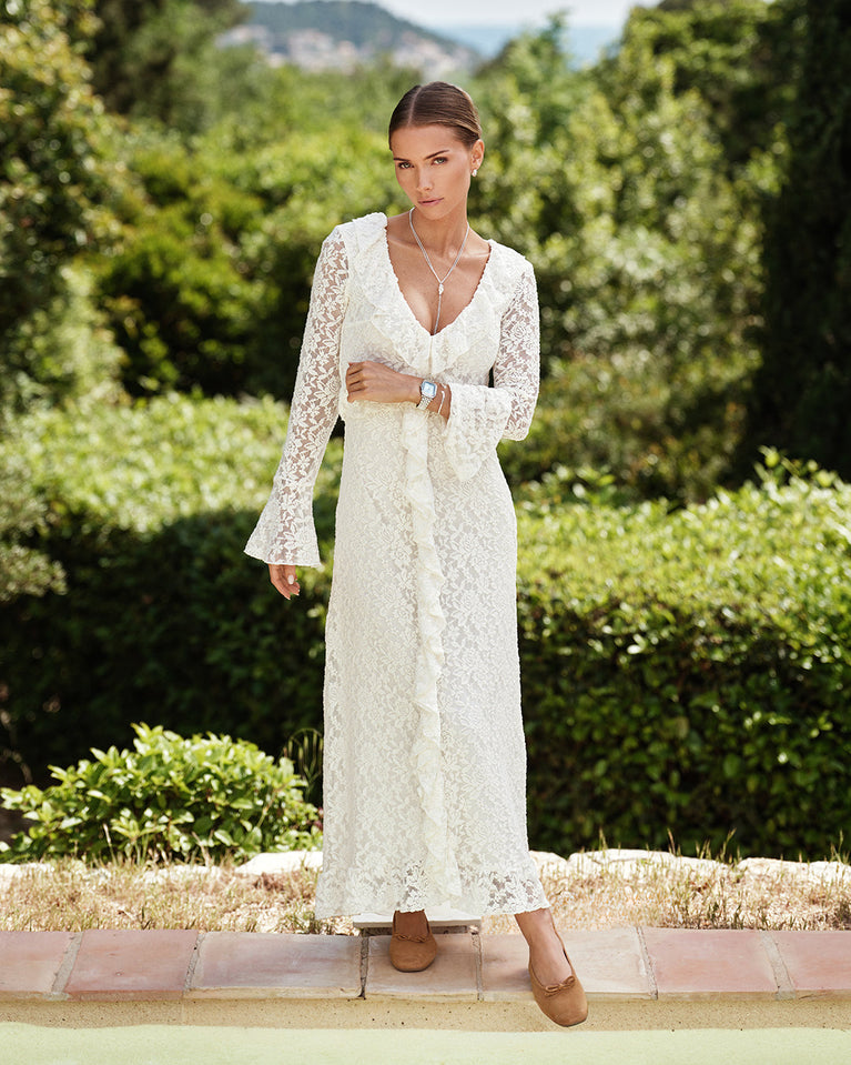  A polished stainless steel bangle from Waldor & Co. One size. The model is Delight Bangle.