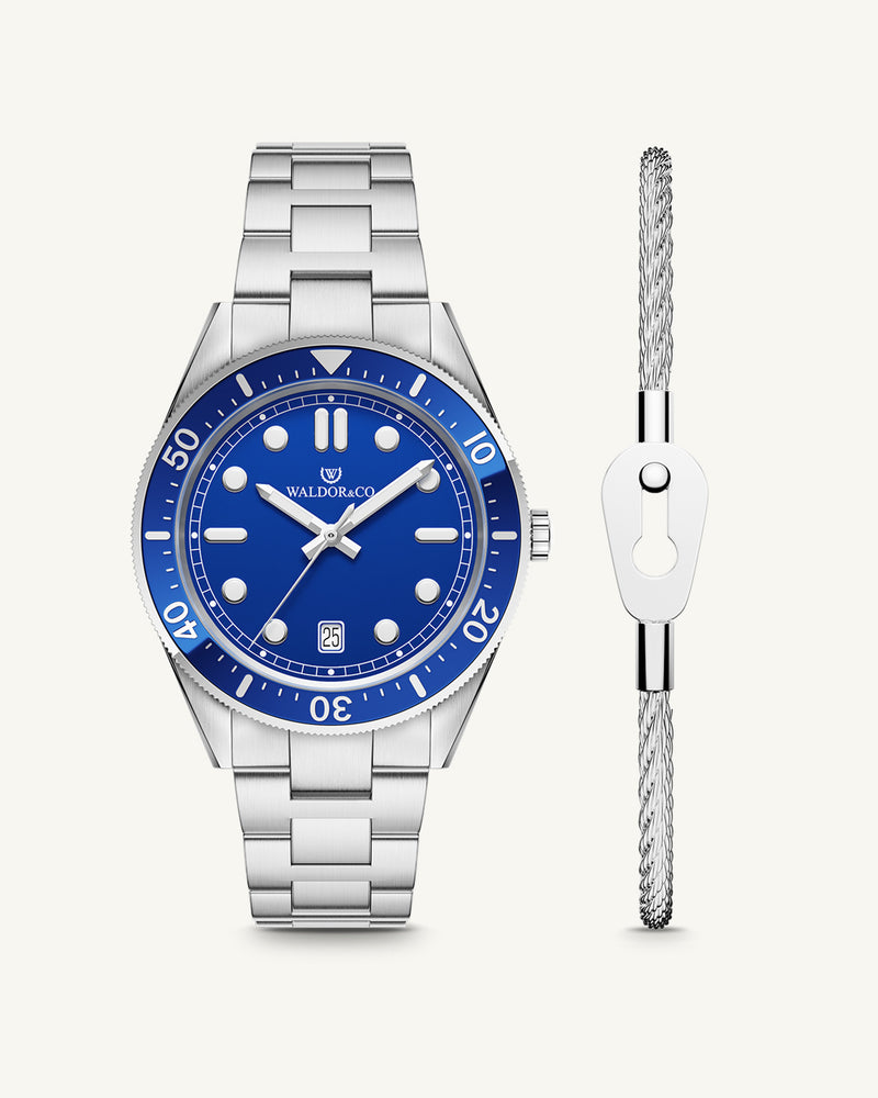 A round mens watch in Rhodium-plated 316L stainless steel from Waldor & Co. with Blue dial in brass with a rotating bezel. Applied indices, luminous hands. Ronda 715. The model is Novel 40 Cap d’Ail 40mm.