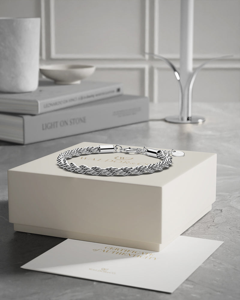 A Chain Bracelet in Silver Polished Stainless Steel from Waldor & Co. The model is Olmo Chain Polished Silver