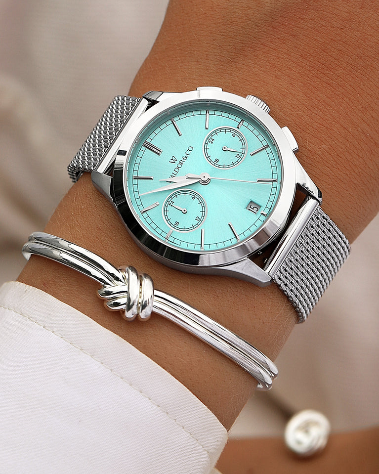  A round womens watch in rhodium-plated silver from Waldor & Co. with turquoise sunray dial and a second hand. Seiko movement. The model is Chrono 36 Sardinia 36mm.