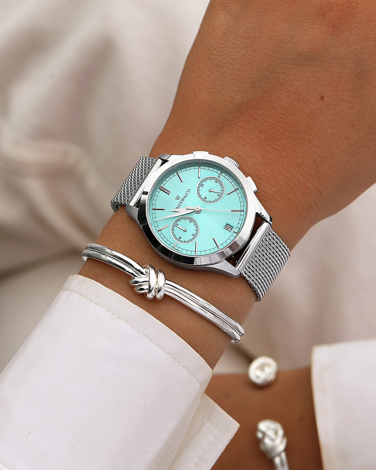  A round womens watch in rhodium-plated silver from Waldor & Co. with turquoise sunray dial and a second hand. Seiko movement. The model is Chrono 36 Sardinia 36mm.