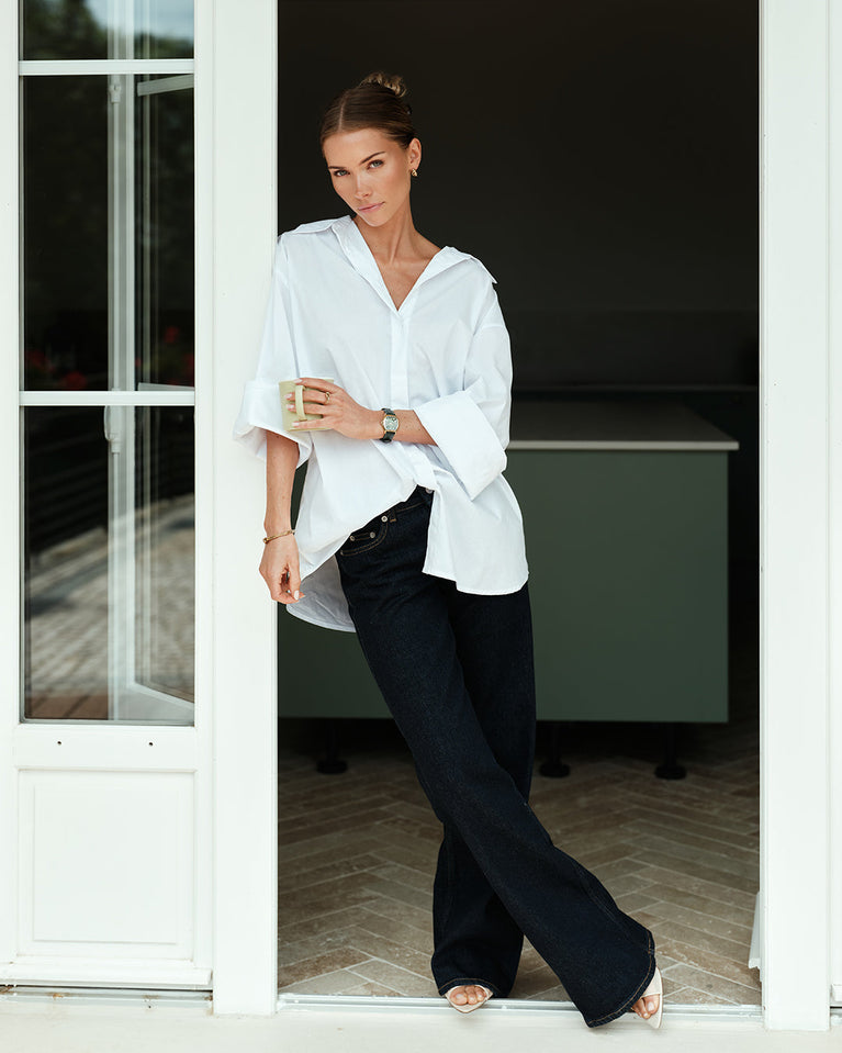  A square womens watch in 22k gold plated 316L stainless steel from Waldor & Co. with domed mineral glass dial. Seiko movement. The model is Constant 36 Laglio.