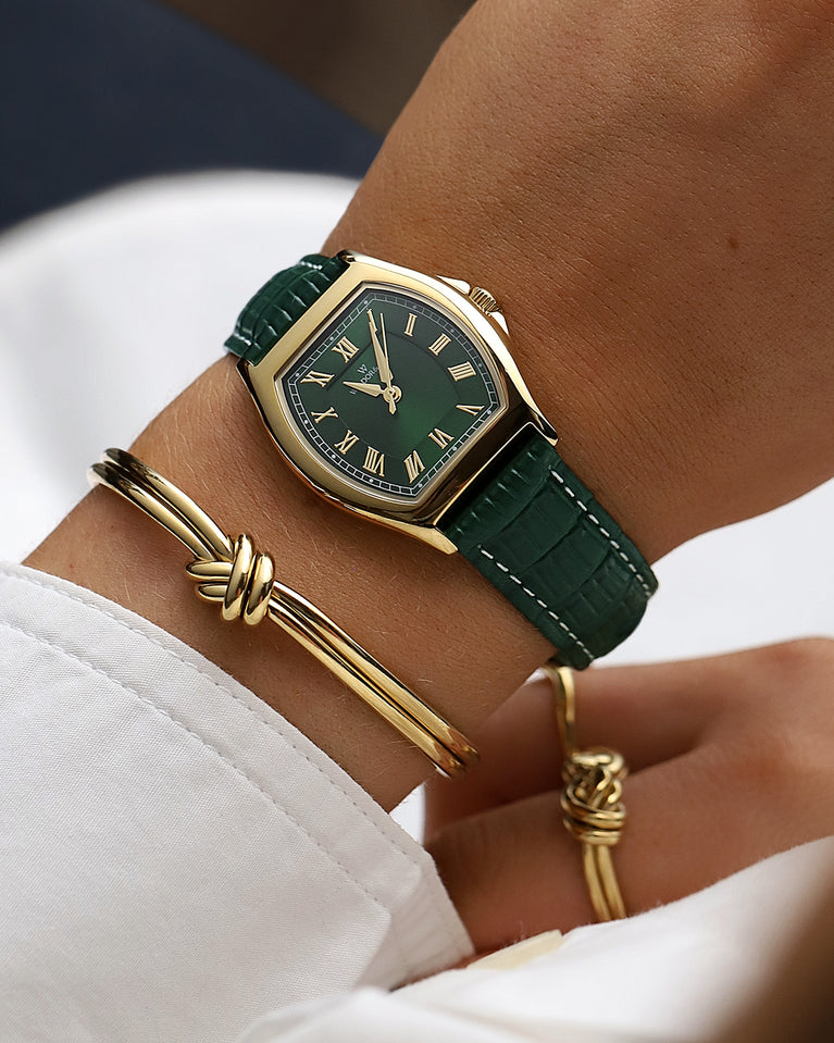 A Bangle in 14k-gold plated 316L stainless steel from Waldor & Co. One size. The model is Dual Knot Bangle Polished.