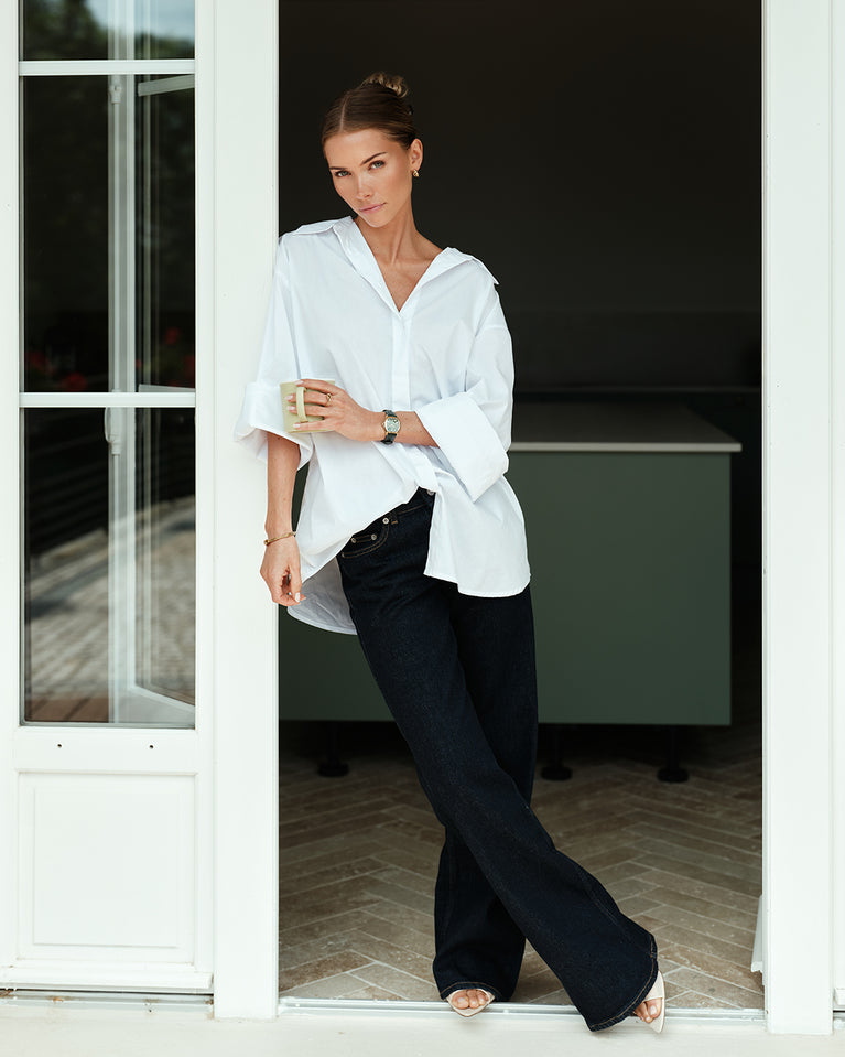 A Bangle in 14k-gold plated 316L stainless steel from Waldor & Co. One size. The model is Dual Knot Bangle Polished.