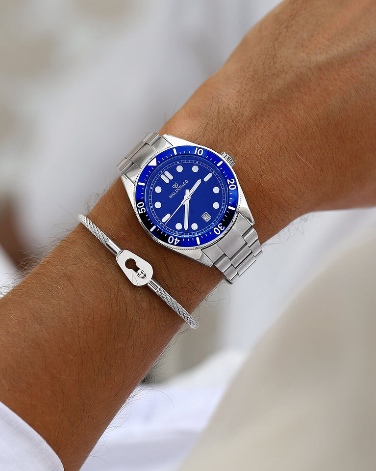  luminous hands. Ronda 715. The model is Novel 40 Cap d’Ail 40mm.